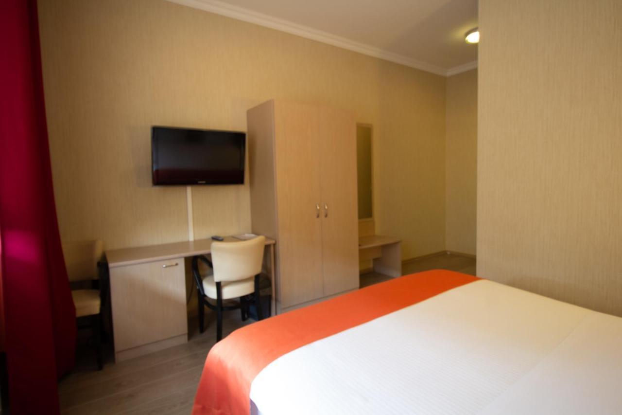 Hotel Taormina Brussels Airport Завентем Екстериор снимка