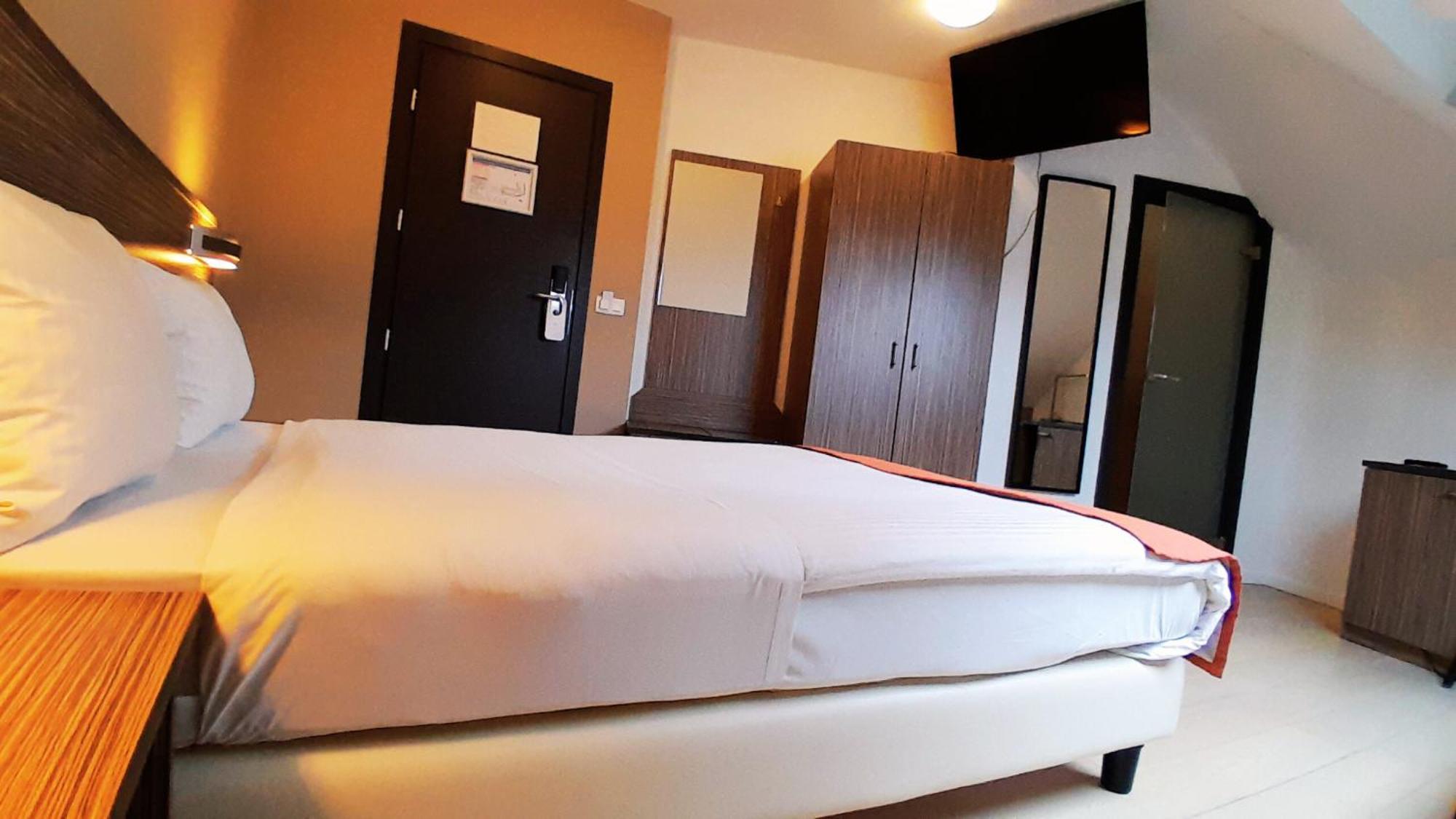 Hotel Taormina Brussels Airport Завентем Екстериор снимка