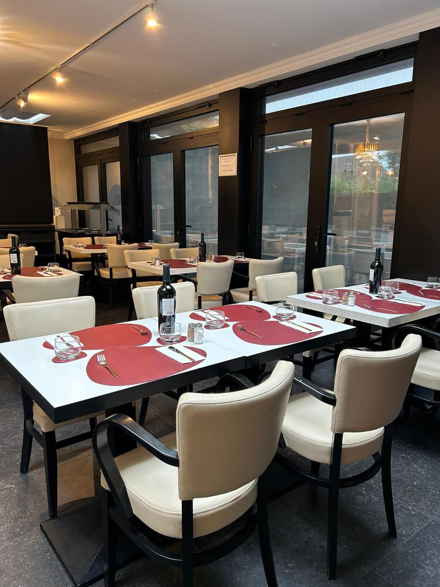 Hotel Taormina Brussels Airport Завентем Екстериор снимка