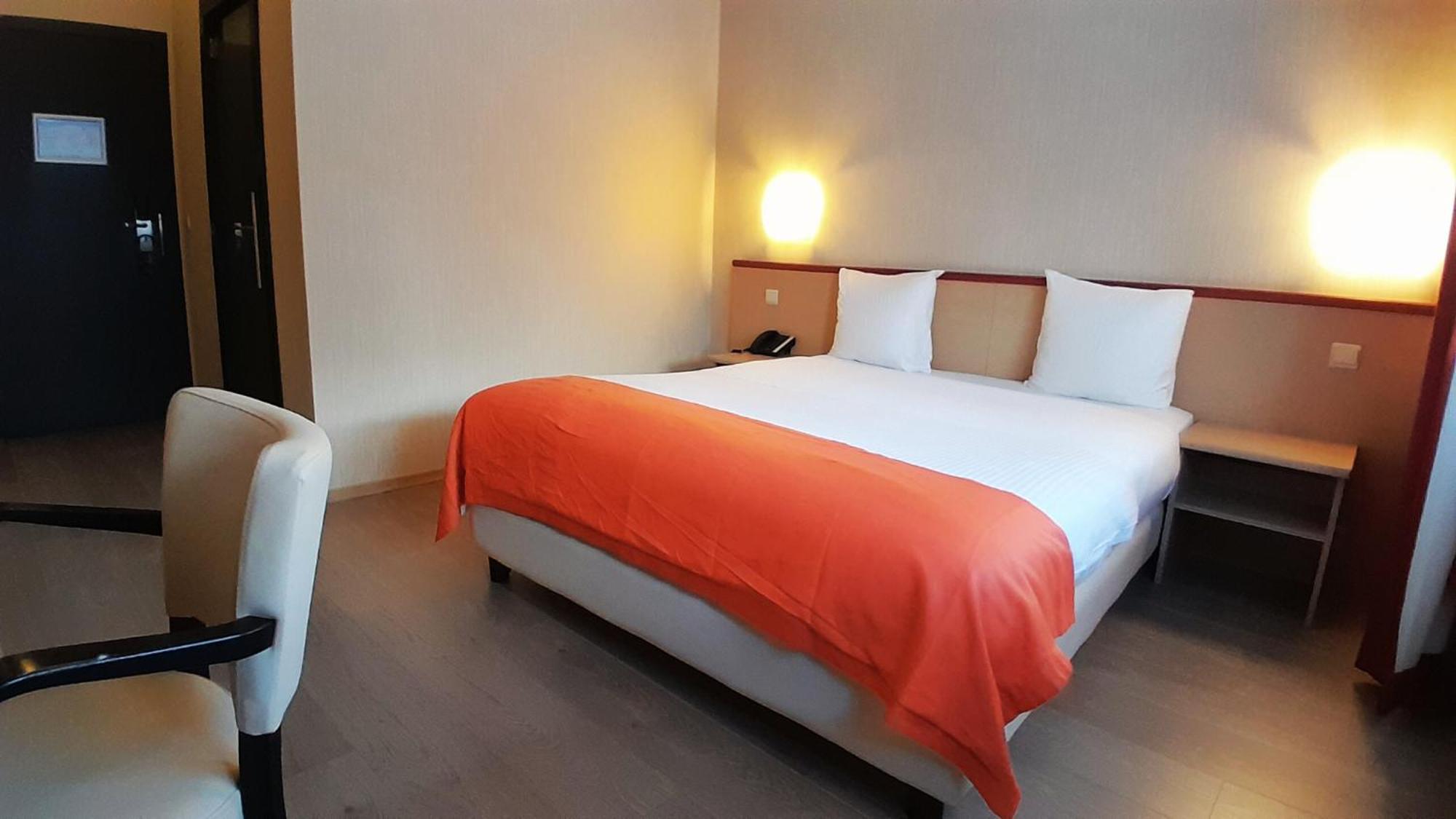 Hotel Taormina Brussels Airport Завентем Екстериор снимка