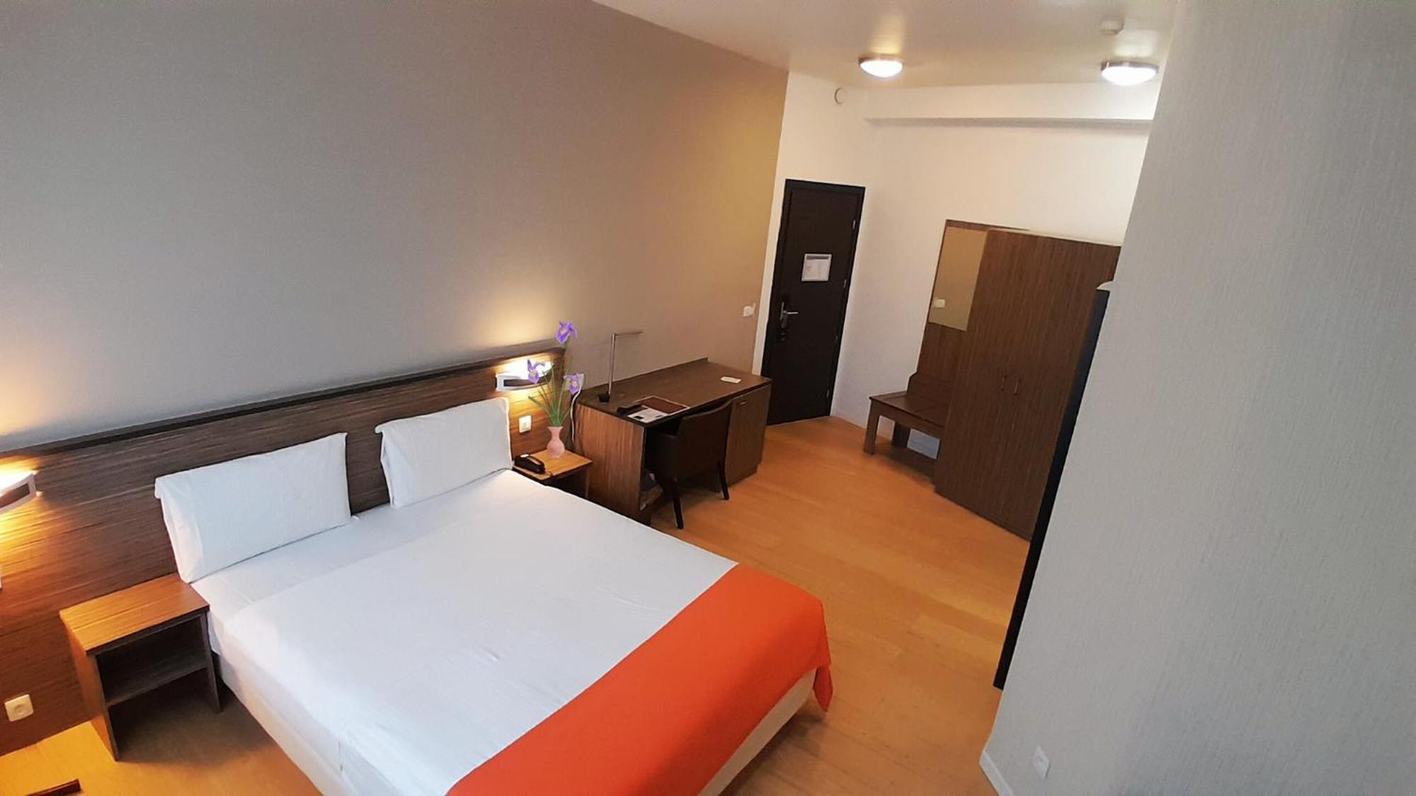 Hotel Taormina Brussels Airport Завентем Екстериор снимка