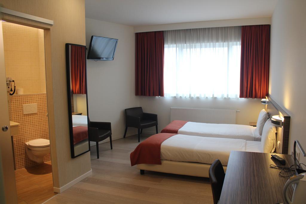 Hotel Taormina Brussels Airport Завентем Екстериор снимка