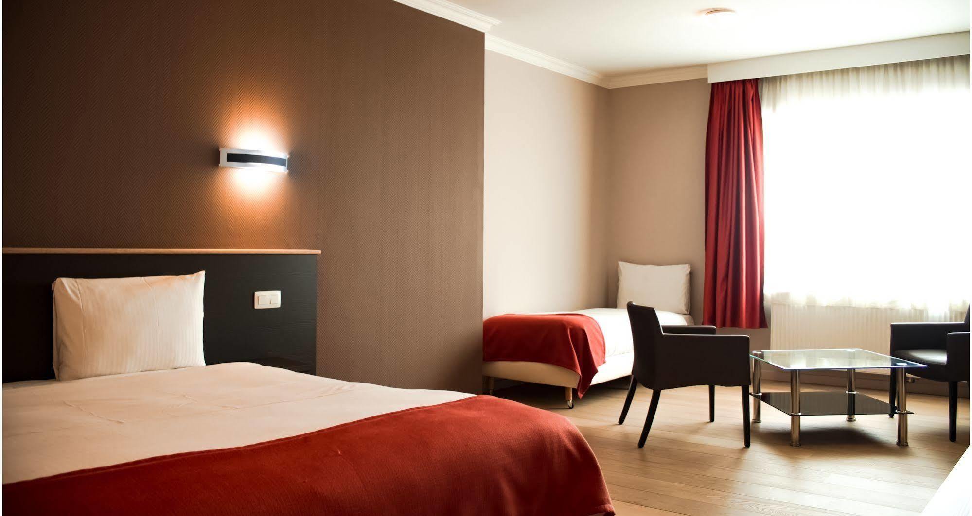 Hotel Taormina Brussels Airport Завентем Екстериор снимка