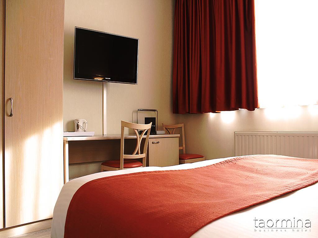 Hotel Taormina Brussels Airport Завентем Екстериор снимка